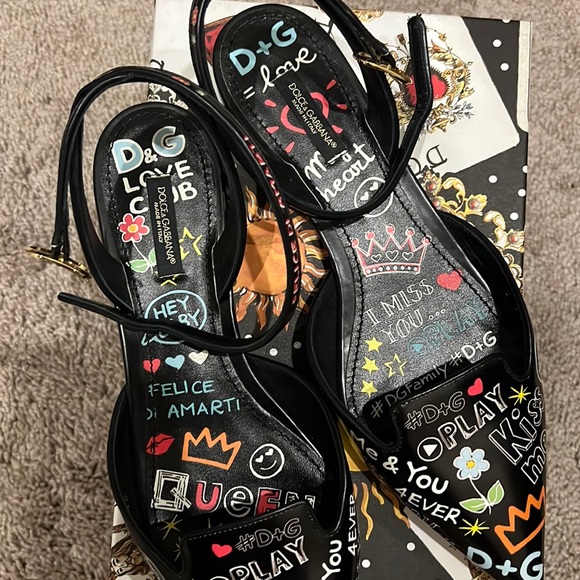 BNIB Dolce & Gabbana graffiti black leather pointy toe strap flats sandals shoes - Picture 3 of 7